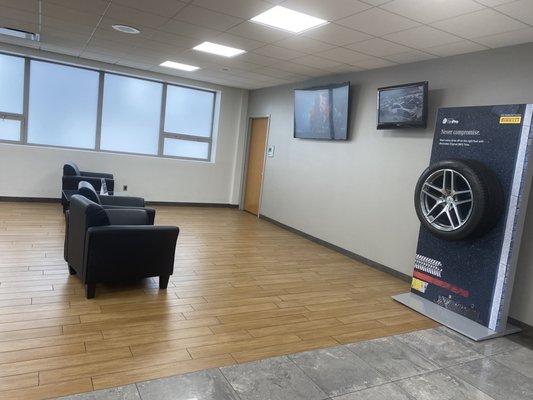 Tv/waiting area
