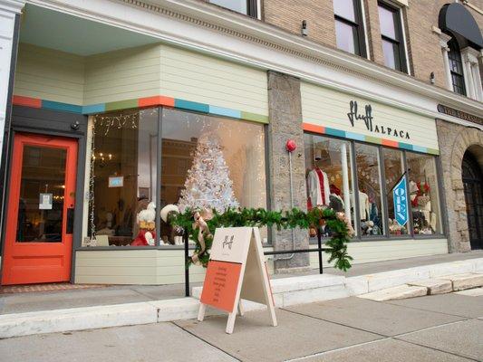 The Fluff Alpaca storefront, decorated for the holidays.
