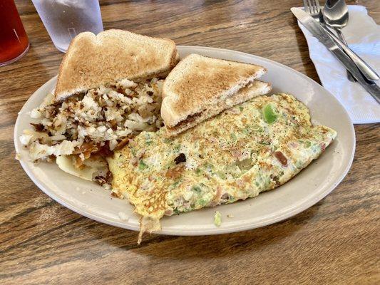 Western omelette with home fries with onions and toast. Pretty bland.