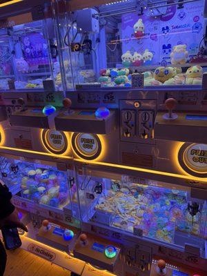 Kiddleton claw machines.