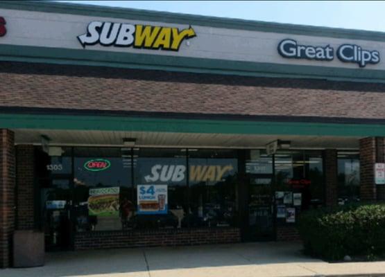 Storefront faces North and backs up to 75th.