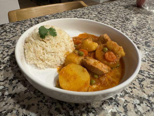 Casita She does it again, eating Peruvian Estofado cooked to perfection