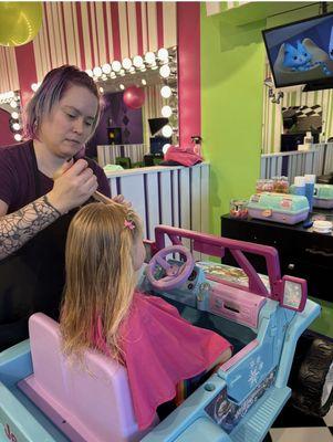 Elsa car to sit in while they watch TV