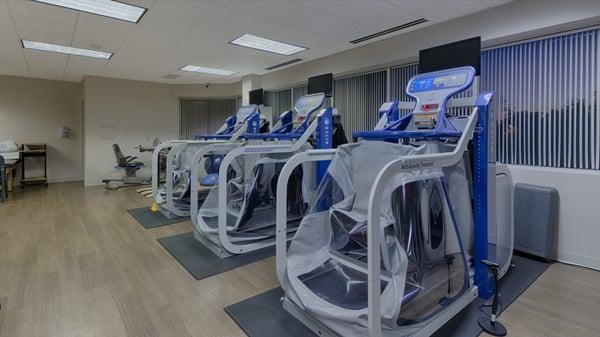 Zero G-Flex is our antigravity treadmill. It allows you to walk/run with little stress on your body, increasing your strength and mobility.