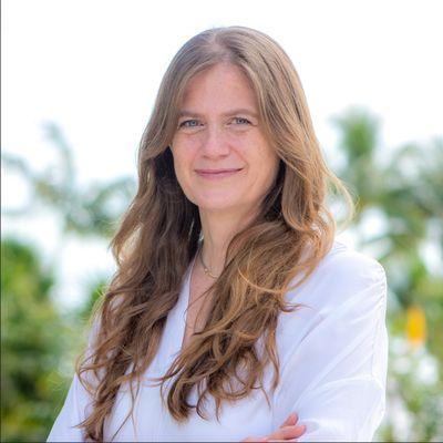 Carolina Oudenhoven - Miami Real Estate