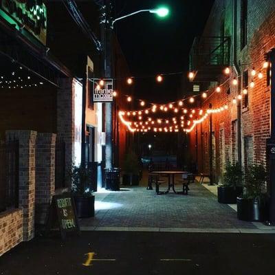 Frame Moxie Fine Art & Custom Framing