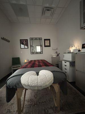 Table and hot towel warmer on for extra touches on those cold and rainy winter days.