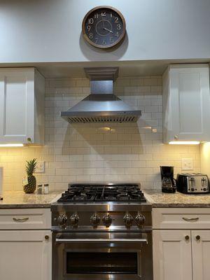 New kitchen with custom cabinets & quartz counter tops