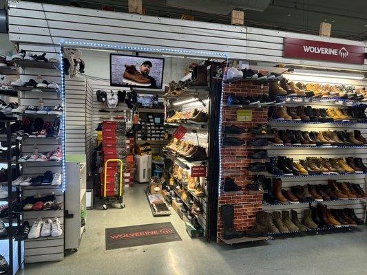 Store front of Ven Shoes