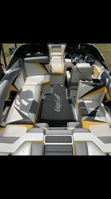 Seats 14 people perfect for any family occasion or corporate event .