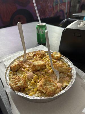 Salchipapa mixta (carne y pollo) con adición de queso frito