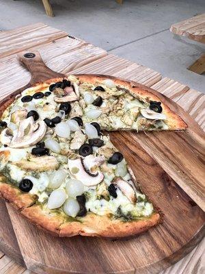 Cauliflower crusted pesto & chicken pizza