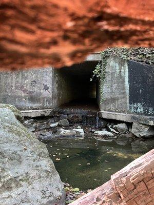 A little tunnel at the end of the hike if you dare to continue to hike up the rocks.