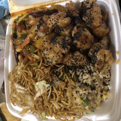 Combo B: Kung Pao chicken on the left, General Taos Chicken on the right... VERY tasty