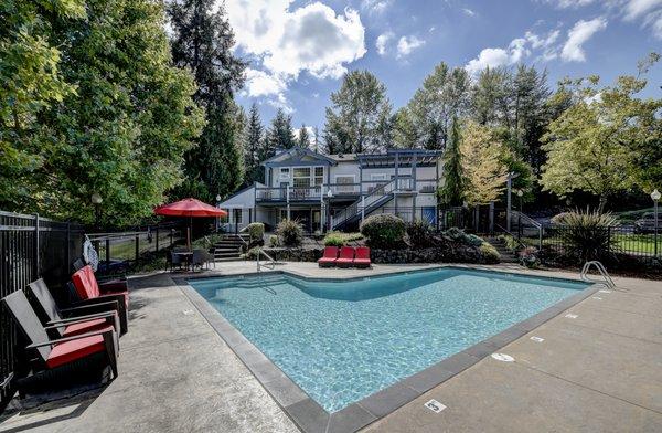 Sammamish View - Pool Area