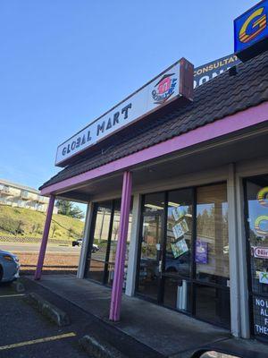 Front entrance to Global Mart...