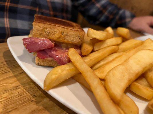 Pepper's Restaurant & Bar