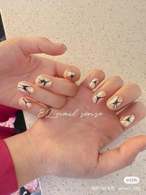()。 ·This season is all about experimentingDifferent styles of nail art ヾ*
