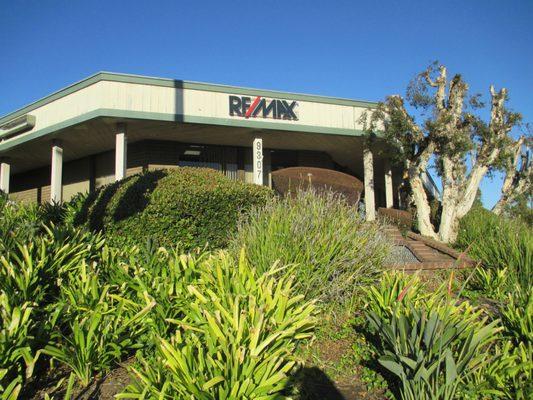 Re/max Office Building, corner of Carlton Hills & Carlton Oaks