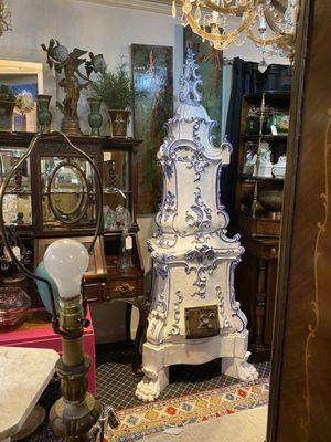 2 Girls Antiques & Estate Decor