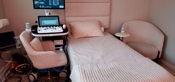 Peek A Bootique - 5D Ultrasounds experience