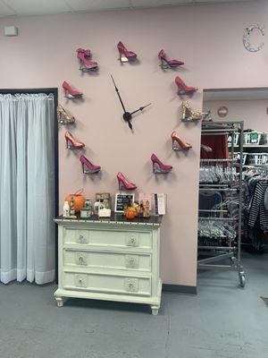 A highly heel shoe clock! How unique!