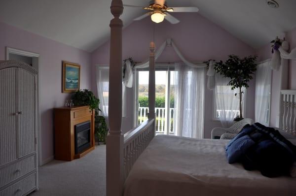 Master Suite An amazing Suite with a private balcony that is amazing to enjoy a glass of wine on and watch the sunset!!