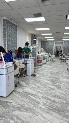 M Royal Nails And Spa