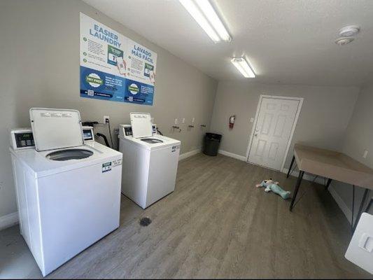 You call this a laundry room for 4 buildings ? Knowing half of our machines leak water