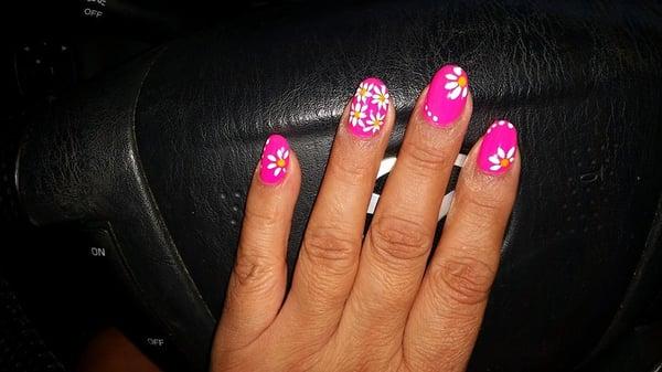Daisy Nails by Tina
