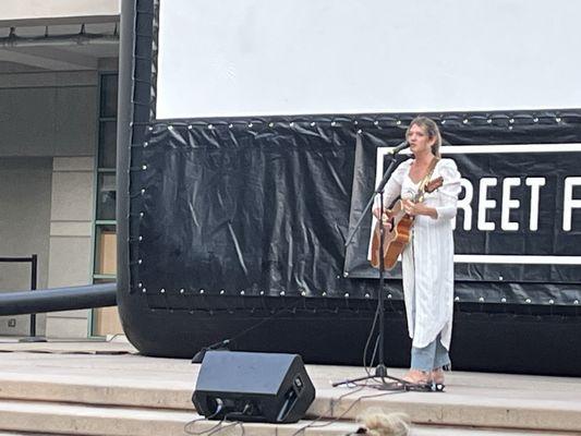Live music! With Isabella Knight (I think).
