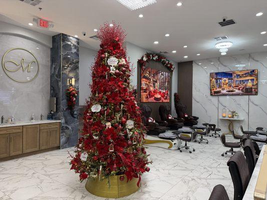 Christmas Vibes at Milano Nail Lounge in Signal Hill
