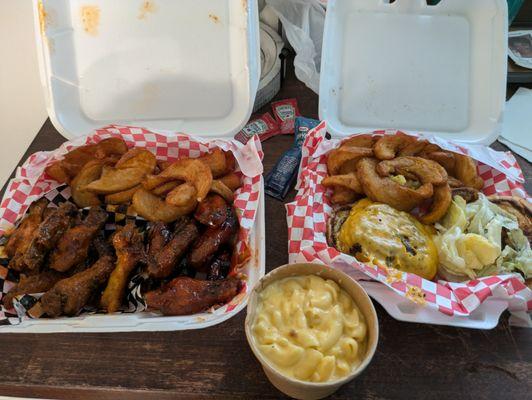 Bmoski’s Flavor Wings and Cafe