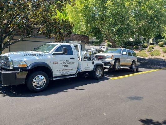 Ivi's Express Towing