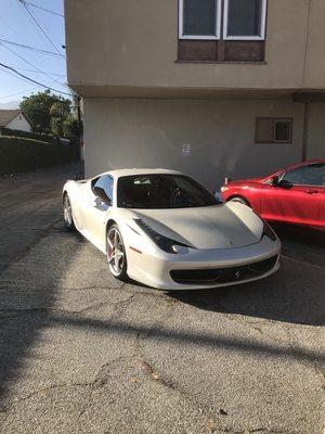 Ferrari 458 Italia
Quick waterless no mess wash and wax in and out in less than 30 min