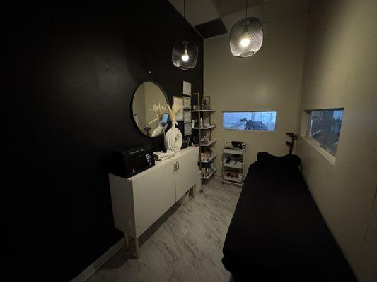 Iconic by Vee Hair & Beauty Studio