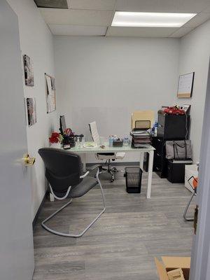 MVA approved Tag and Title, Translator/Interpreter.
Aprovado por MVA Registramos vehiculos, Duplicado de titulos, Traduciones, Notaria.