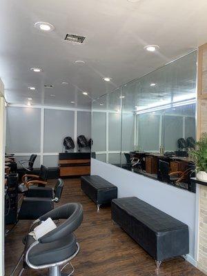 Selina's Shiny Beauty Spa/Salon