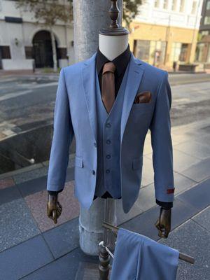 La Moda - Men's Suits & Levi's
