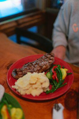 Red Parka Steakhouse & Pub