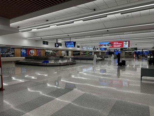 Gerald R Ford International Airport (GRR), 5500 44th St SE, Grand ...