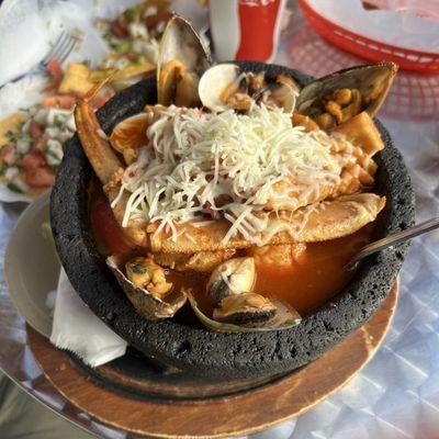 Mariscos al Molcajete