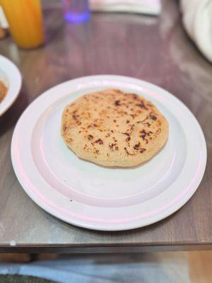 Pupusa de chicharon y queso