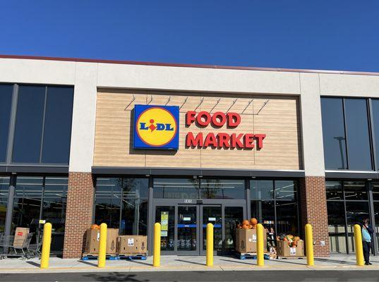 A brand new Lidl in Centreville.