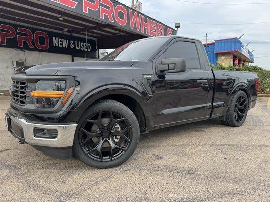 22's on Dropped F-150 Single Cab
