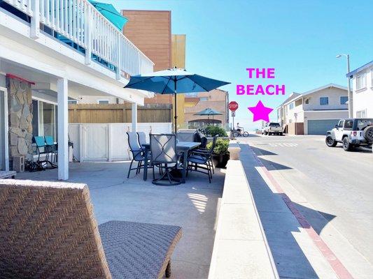Sunset View
Sleeps 6
Two Houses to the Beach!
Two bedroom, one bath, garage parking, 4 bikes, BBQ on huge patio, beach equip.