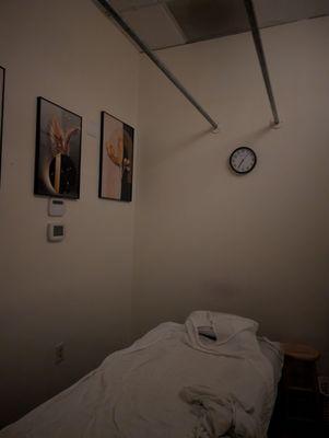 Definitely not a place if you like hard massages. I don't feel any different after getting 90mins massage.Not worth the time and money