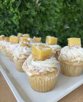 Des Cakes & Ice Cream