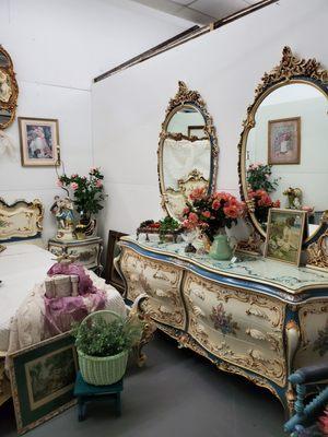 Amazing Vintage Italian bedroom suite