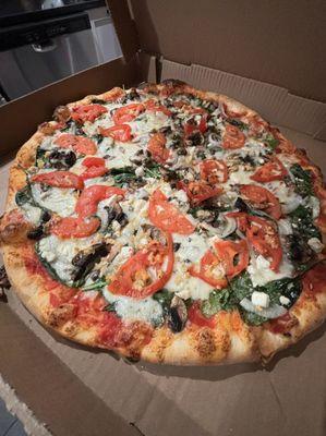 garden delight + fresh garlic, no olives